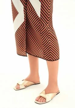 Kazar Damen ASTRA LUXURIOUS ON A FLAT SOLE - Pantolette Flach - White